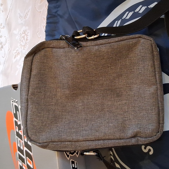 Skechers Black, Red & Gray Womans Sneakers, Key Chain, Messenger Bag &  Backpack - Picture 4 of 13